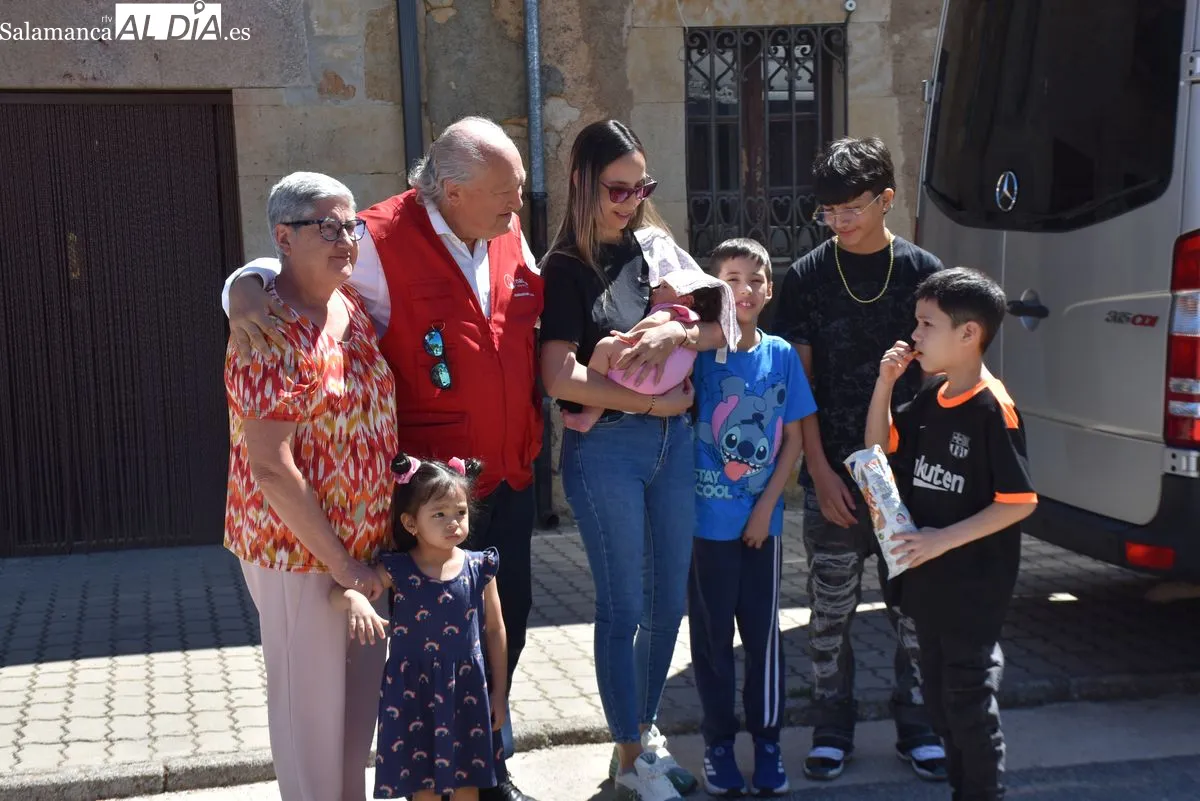 Llegada de la familia al municipio de San Muñoz | FOTOS: V. Martins