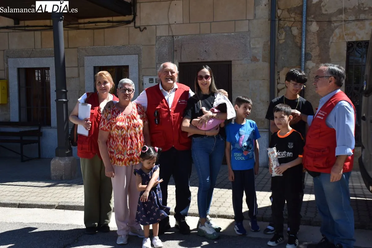 Llegada de la familia al municipio de San Muñoz | FOTOS: V. Martins