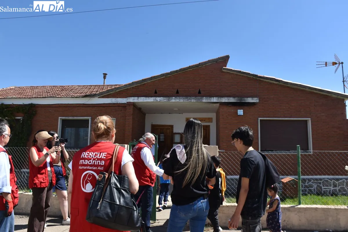 Llegada de la familia al municipio de San Muñoz | FOTOS: V. Martins