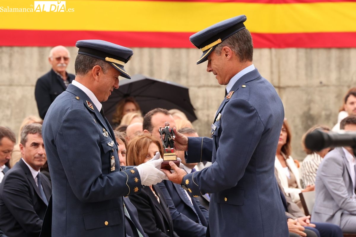 Condecoraciones, premios y el homenaje a los caídos y reservistas en el Día de la Subdelegación de Defensa