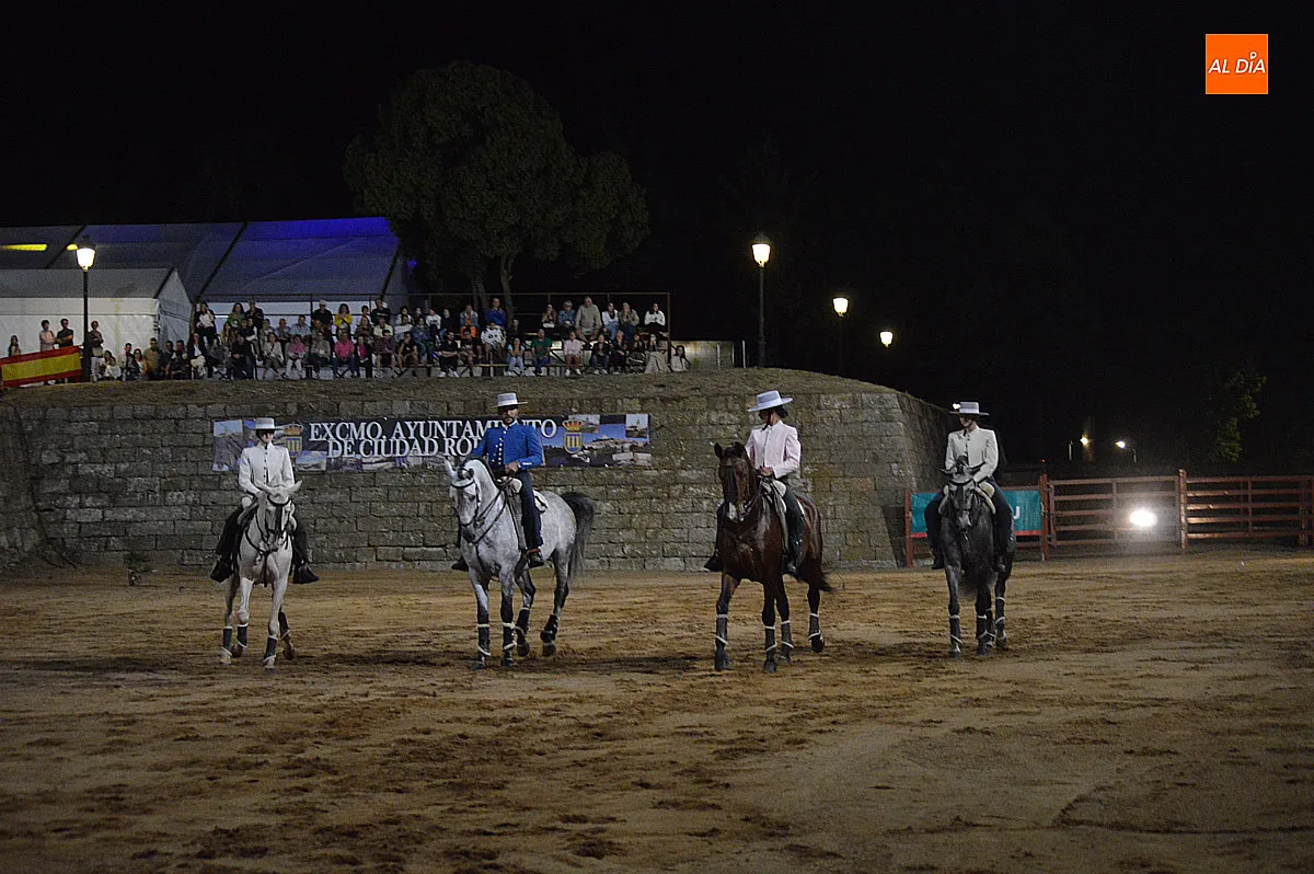 Foto 3 - Los fosos se estrenan en la XXV Feria de Caballo con una exhibici&oacute;n ecuestre 