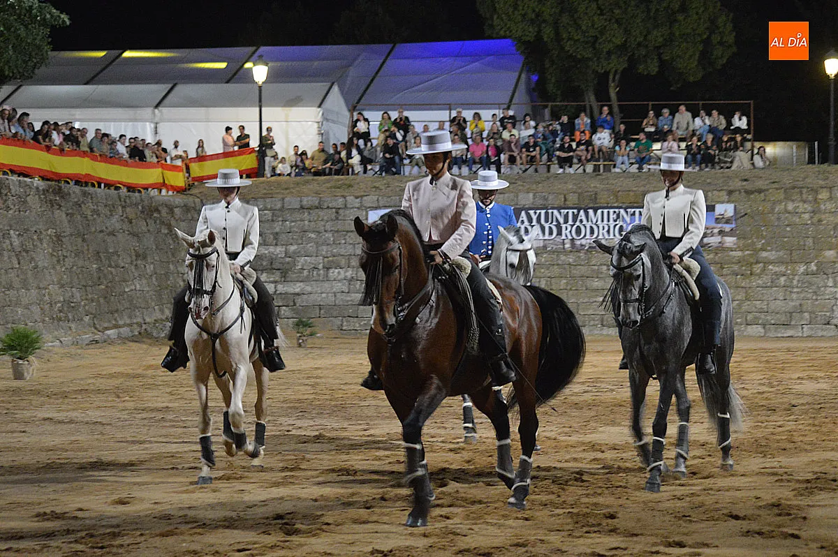 Foto 4 - Los fosos se estrenan en la XXV Feria de Caballo con una exhibici&oacute;n ecuestre 