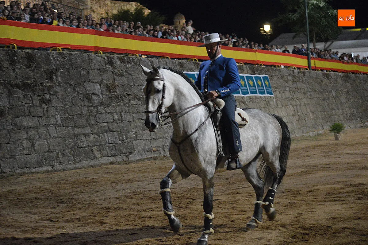 Foto 6 - Los fosos se estrenan en la XXV Feria de Caballo con una exhibici&oacute;n ecuestre 