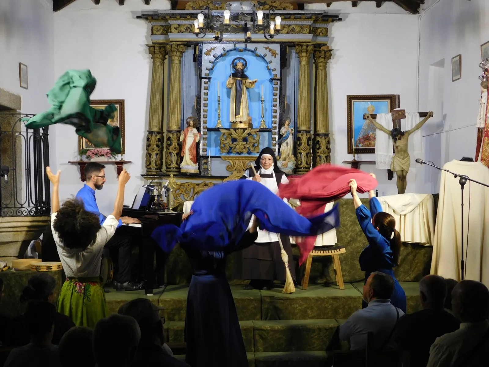 Foto 9 - Fresnedoso estrena iglesia y fiestas con San Juan de la Cruz