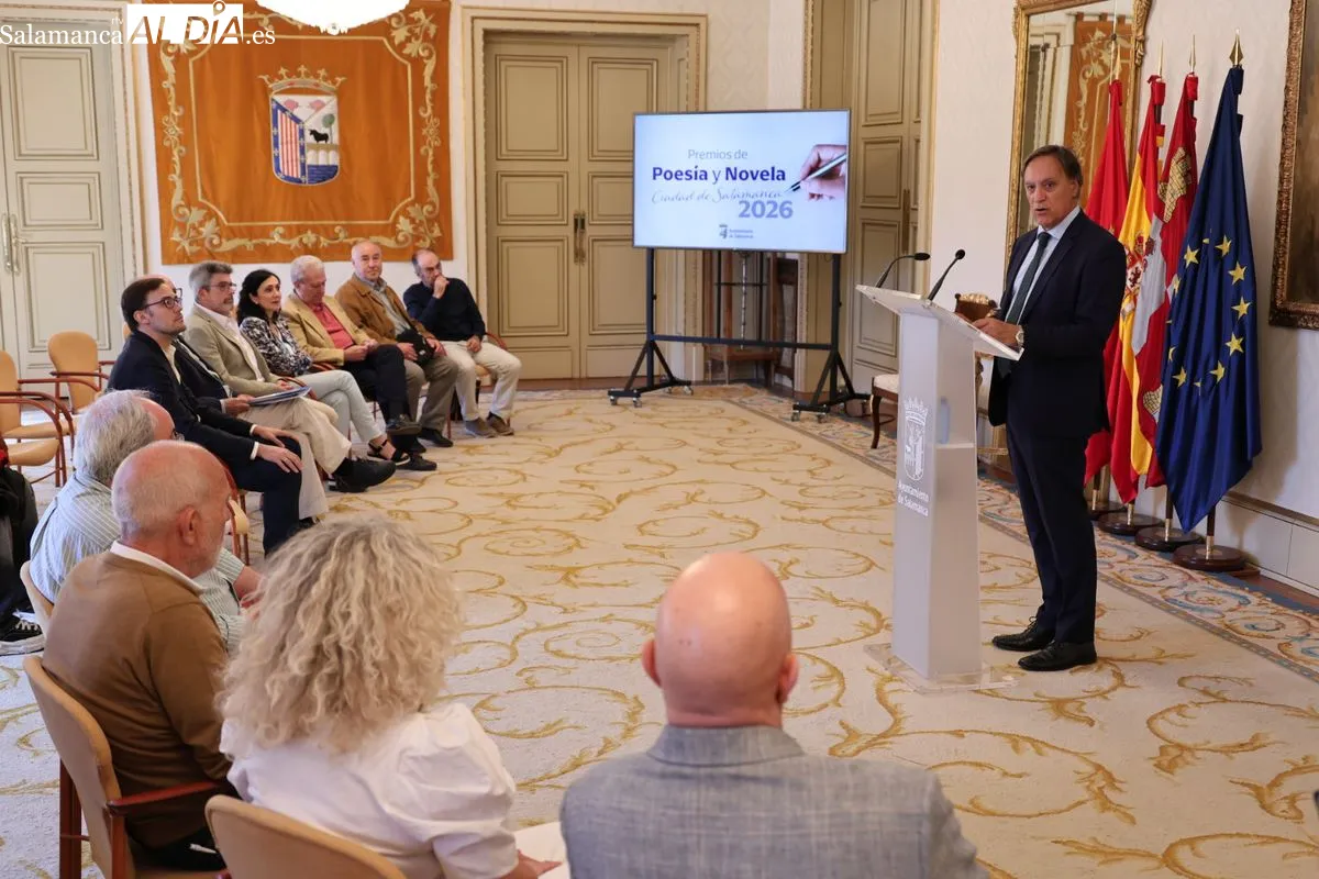 Acto en el Ayuntamiento para anunciar los ganadores de los Premios Ciudad de Salamanca de Novela y Poesía. Foto de David Sañudo