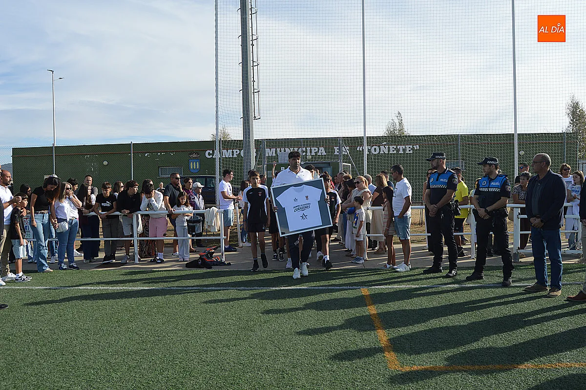 Foto 12 - El f&uacute;tbol se detiene en La Muge para recordar a Adri&aacute;n Ibarra: &laquo;Esta siempre ser&aacute; su casa&raquo;