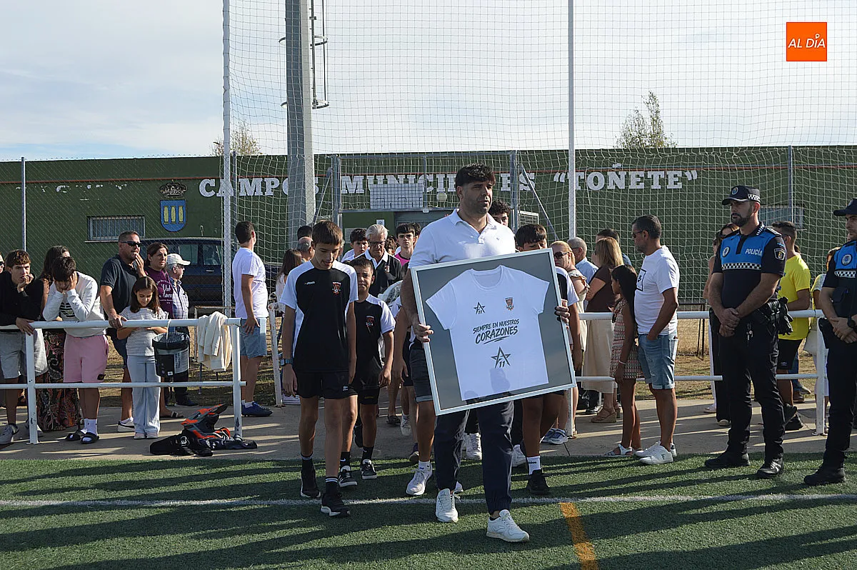 Foto 13 - El f&uacute;tbol se detiene en La Muge para recordar a Adri&aacute;n Ibarra: &laquo;Esta siempre ser&aacute; su casa&raquo;