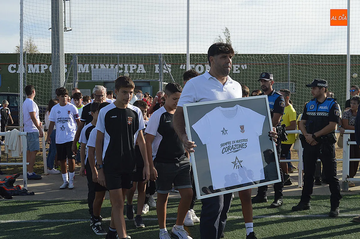 Foto 14 - El f&uacute;tbol se detiene en La Muge para recordar a Adri&aacute;n Ibarra: &laquo;Esta siempre ser&aacute; su casa&raquo;