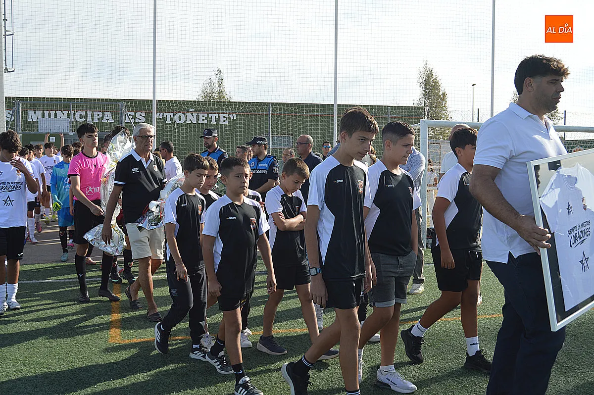 Foto 15 - El f&uacute;tbol se detiene en La Muge para recordar a Adri&aacute;n Ibarra: &laquo;Esta siempre ser&aacute; su casa&raquo;