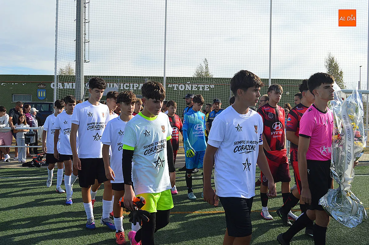 Foto 18 - El f&uacute;tbol se detiene en La Muge para recordar a Adri&aacute;n Ibarra: &laquo;Esta siempre ser&aacute; su casa&raquo;