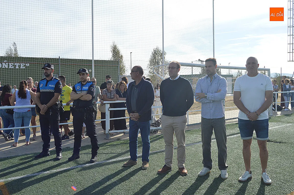 Foto 8 - El f&uacute;tbol se detiene en La Muge para recordar a Adri&aacute;n Ibarra: &laquo;Esta siempre ser&aacute; su casa&raquo;