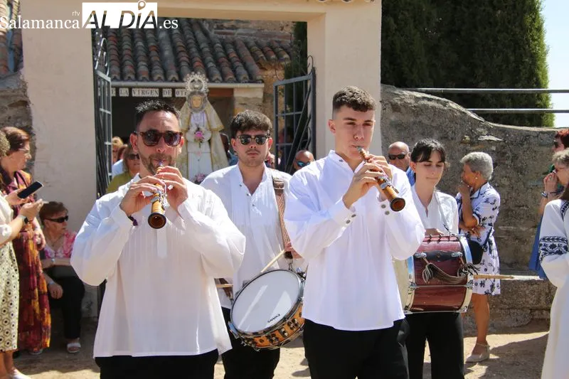 Foto 3 - La devoci&oacute;n a la Virgen de Otero marca la ma&ntilde;ana festiva en Palomares de Alba