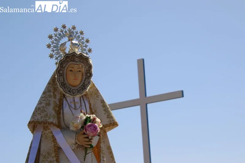 Foto 5 - La devoci&oacute;n a la Virgen de Otero marca la ma&ntilde;ana festiva en Palomares de Alba