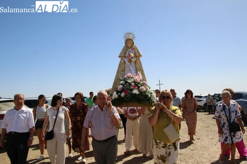 Foto 8 - La devoci&oacute;n a la Virgen de Otero marca la ma&ntilde;ana festiva en Palomares de Alba