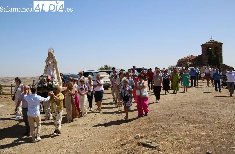 Foto 9 - La devoci&oacute;n a la Virgen de Otero marca la ma&ntilde;ana festiva en Palomares de Alba
