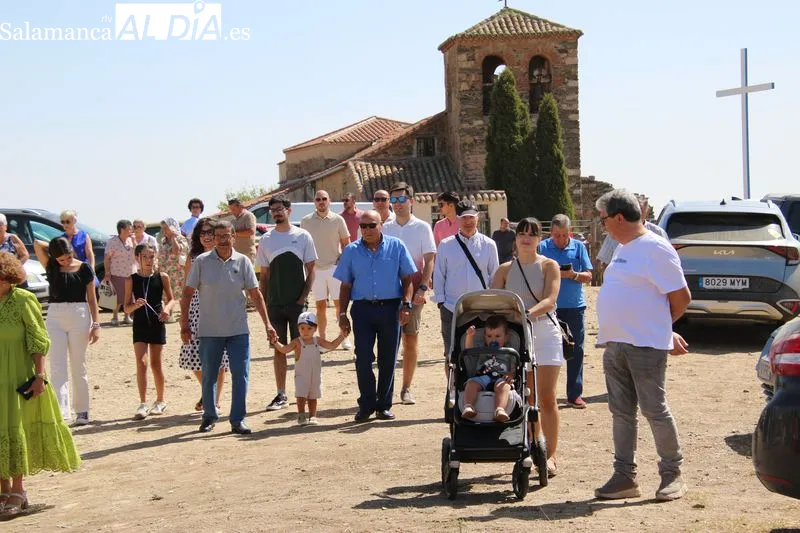 Foto 11 - La devoci&oacute;n a la Virgen de Otero marca la ma&ntilde;ana festiva en Palomares de Alba