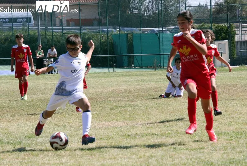 Foto 2 - La cantera del Alba de Tormes CF arranca la liga con una intensa jornada de f&uacute;tbol