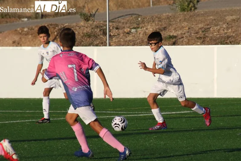 Foto 3 - Goleadas, empates y duros tropiezos en el fin de semana deportivo del Alba de Tormes CF