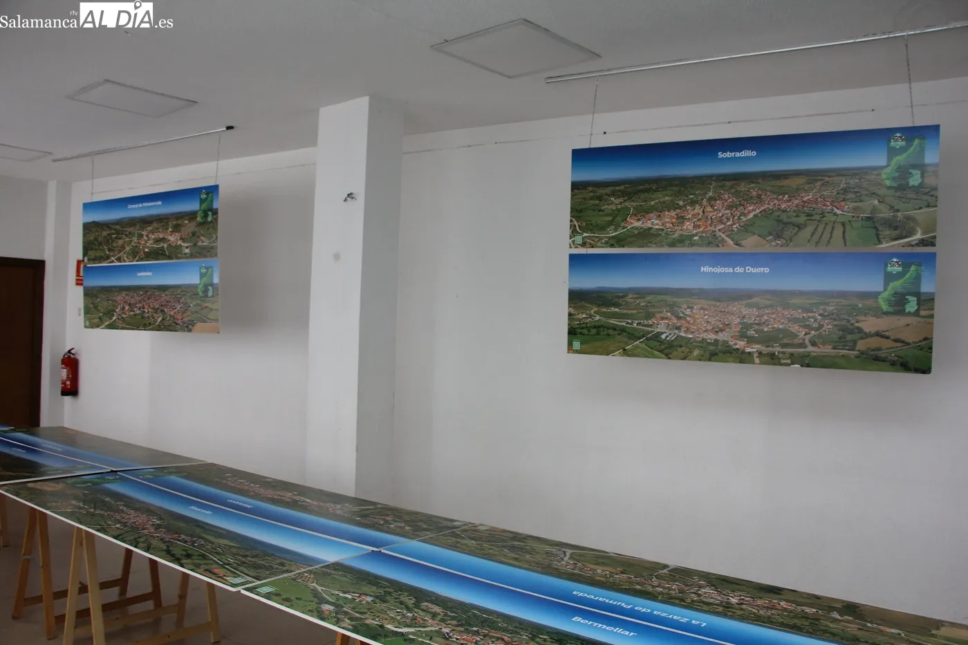 El Centro Cultural de Vitigudino acoge la muestra fotográfica 'Arribes, pueblo a pueblo'/ CORRAL 