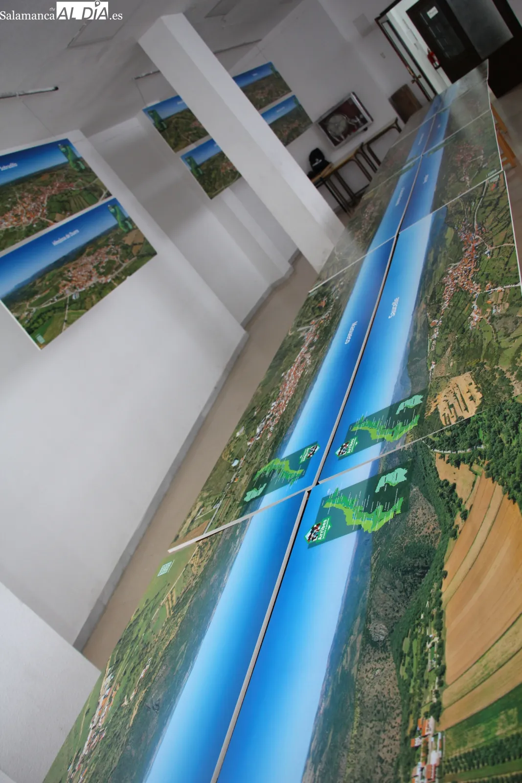 El Centro Cultural de Vitigudino acoge la muestra fotográfica 'Arribes, pueblo a pueblo'/ CORRAL 