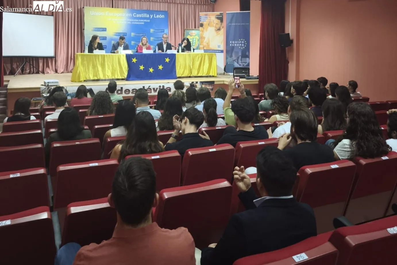 En el encuentro participan medio centenar de jóvenes de ambos países 