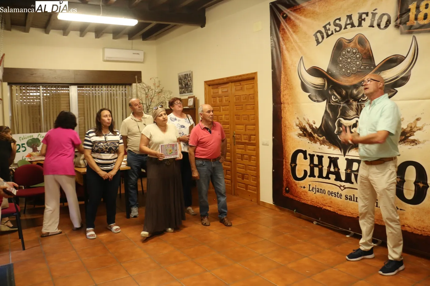 Momento de la entrega simbólica del cheque a Pyfano por parte de los pueblos del Desafío Charro / CORRAL