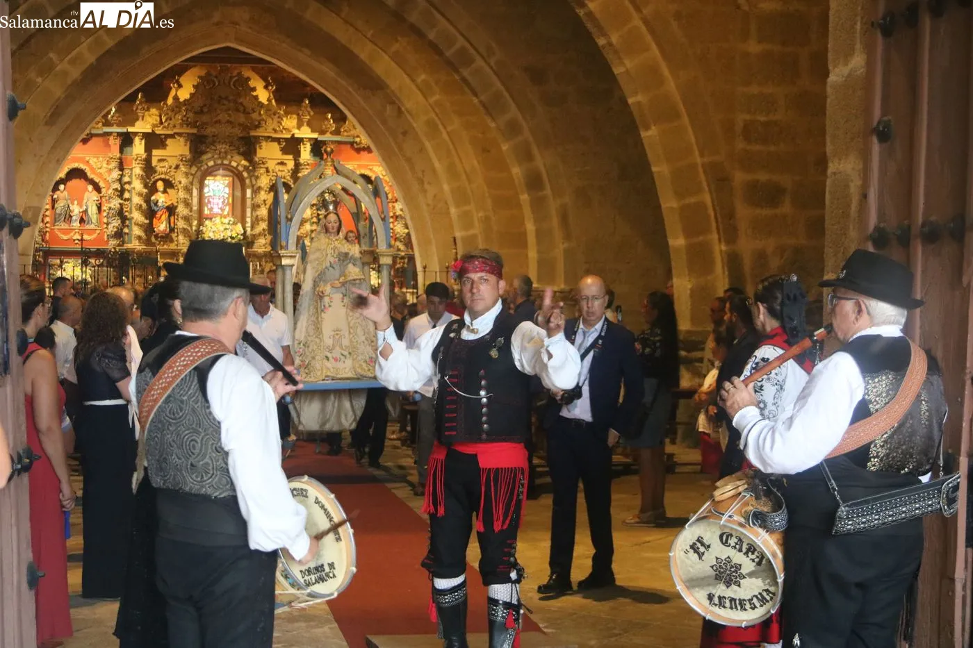 Procesión, ofertorio y baile de la bandera en Villaseco de los Reyes / ARIAS