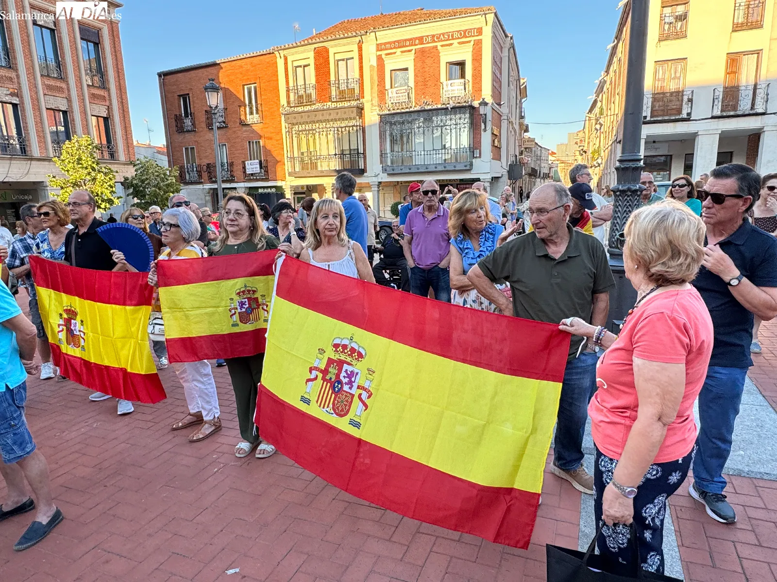 Foto 11 - Ceuta no est&aacute; sola: Pe&ntilde;aranda llena de apoyos la Plaza de la Constituci&oacute;n