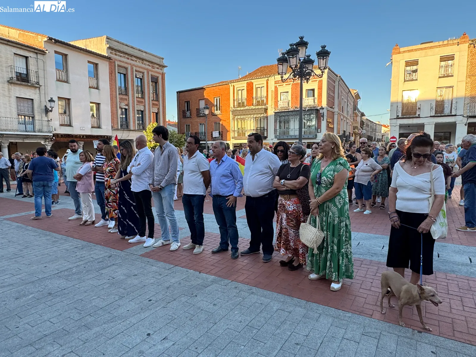 Foto 10 - Ceuta no est&aacute; sola: Pe&ntilde;aranda llena de apoyos la Plaza de la Constituci&oacute;n