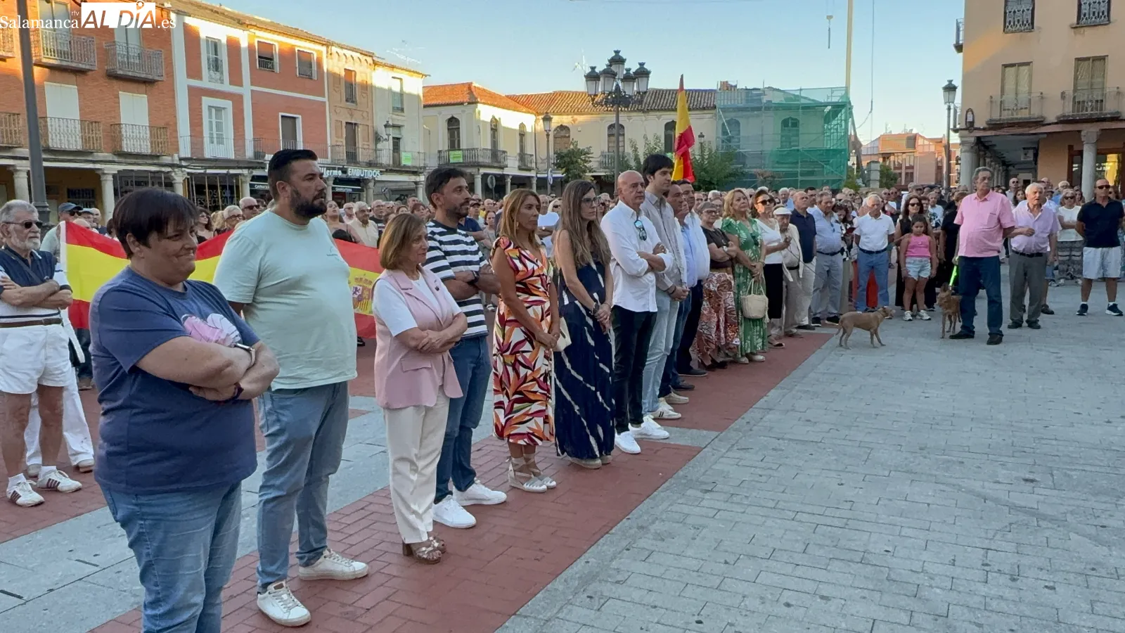 Foto 8 - Ceuta no est&aacute; sola: Pe&ntilde;aranda llena de apoyos la Plaza de la Constituci&oacute;n