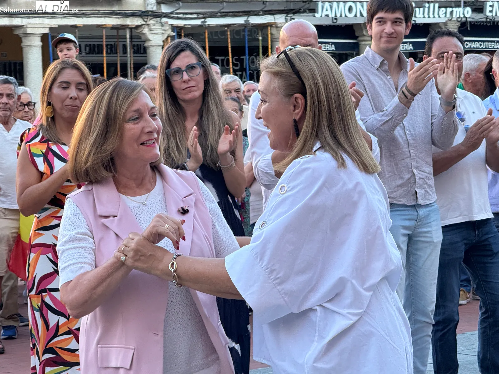 Foto 6 - Ceuta no est&aacute; sola: Pe&ntilde;aranda llena de apoyos la Plaza de la Constituci&oacute;n