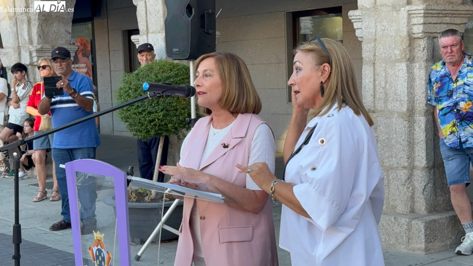 Foto 5 - Ceuta no est&aacute; sola: Pe&ntilde;aranda llena de apoyos la Plaza de la Constituci&oacute;n