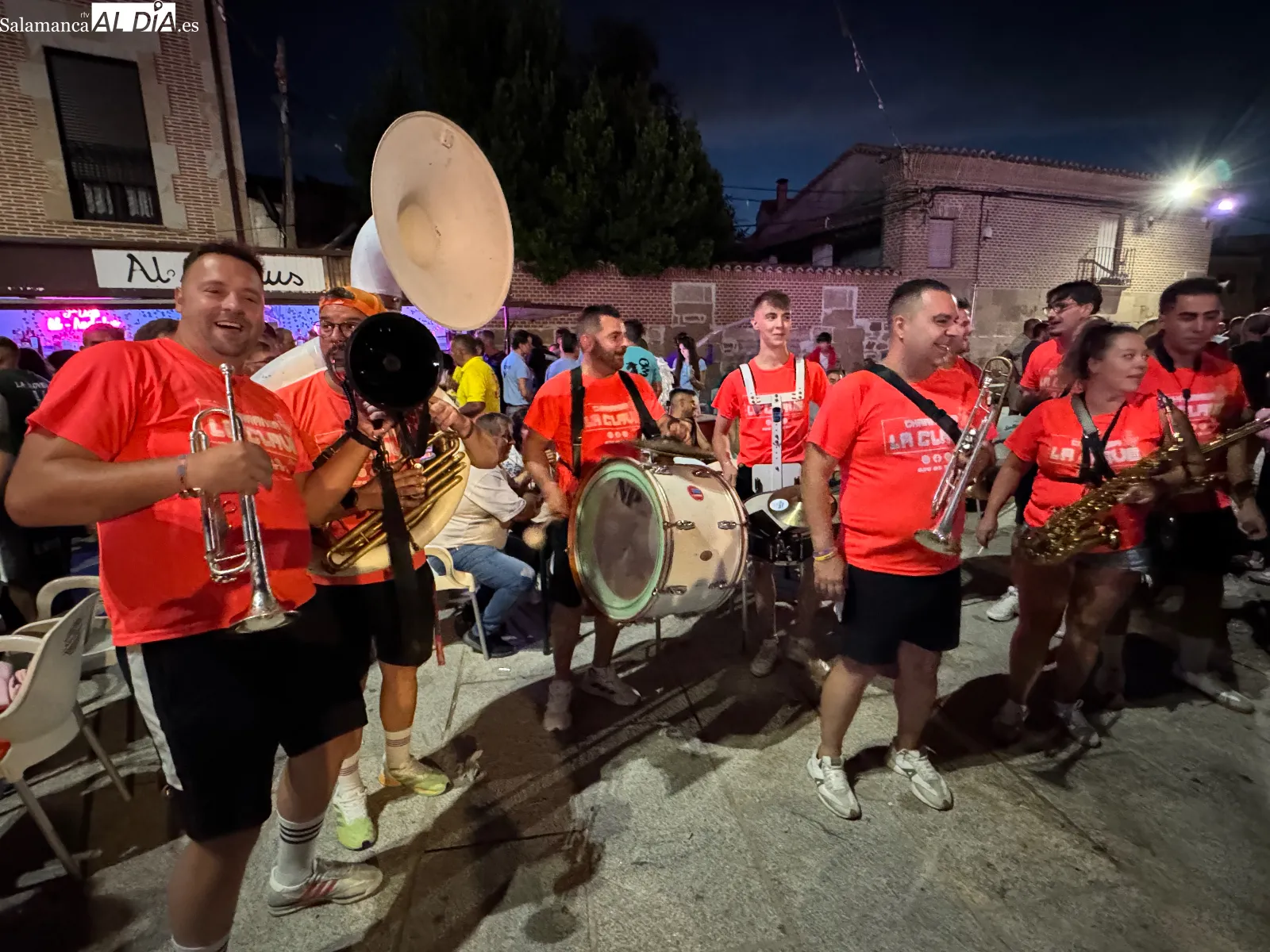 Foto 6 - Color, pe&ntilde;as y mucha fiesta para dar la bienvenida a las fiestas de Villoria