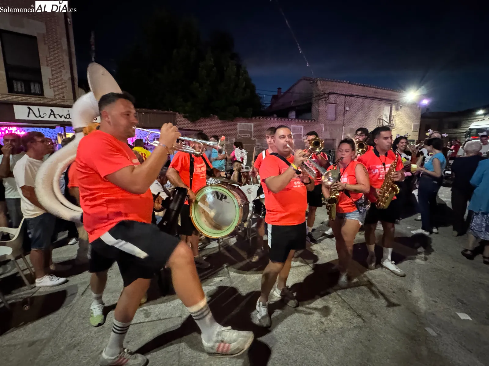 Foto 8 - Color, pe&ntilde;as y mucha fiesta para dar la bienvenida a las fiestas de Villoria