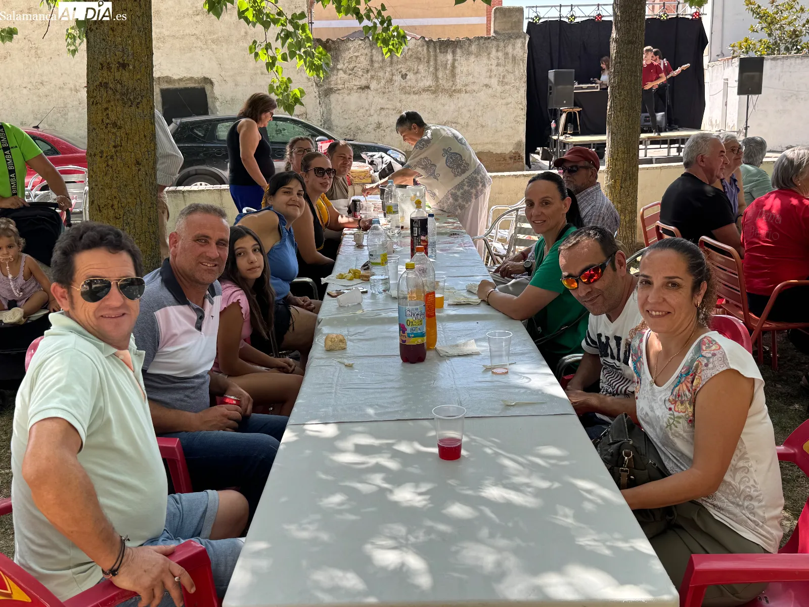 Foto 4 - La Alameda de Villoria se llena de ambiente y sabor para disfrutar de su multitudinaria y tradicional paellada