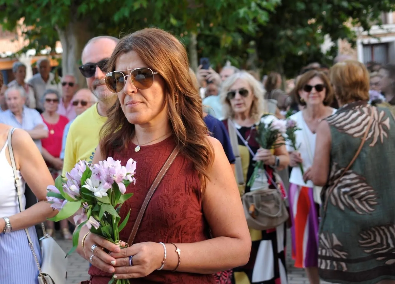 Foto 5 - Devoci&oacute;n y flores en la multitudinaria ofrenda a la Virgen de la Encina en Macotera