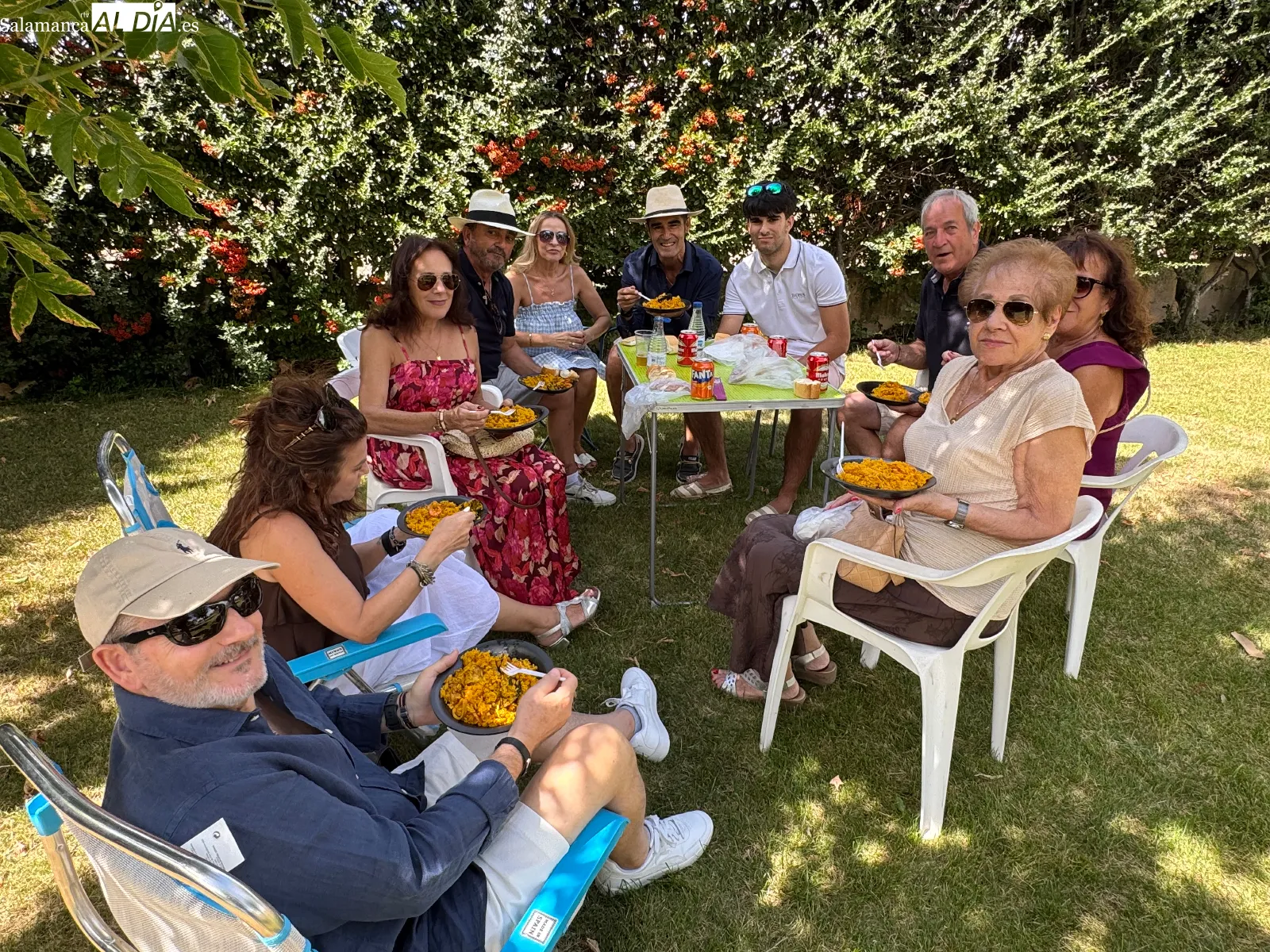 Foto 2 - Macotera comparte mesa, mantel y fiesta con la tradicional paellada popular de sus celebraciones patronales