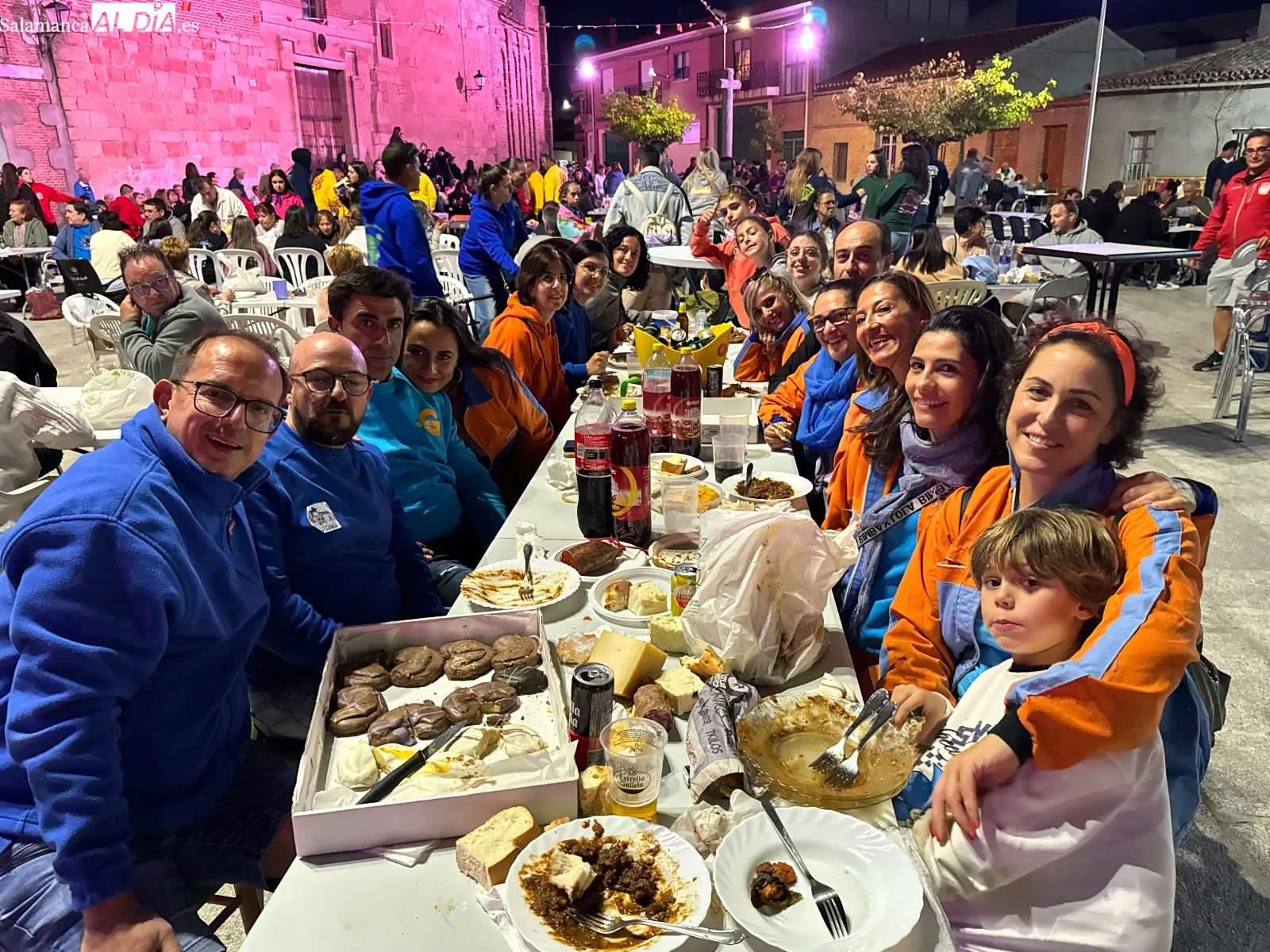 Foto 9 - La tradicional merienda de la vaca re&uacute;ne a Villoria en una multitudinaria despedida de sus fiestas
