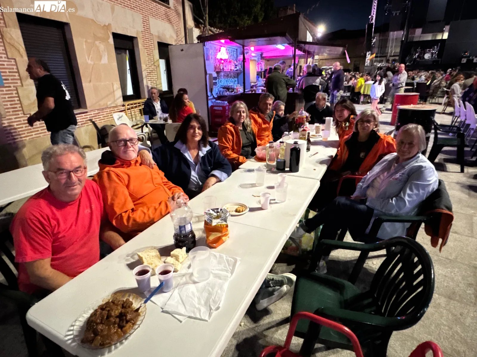 Foto 10 - La tradicional merienda de la vaca re&uacute;ne a Villoria en una multitudinaria despedida de sus fiestas
