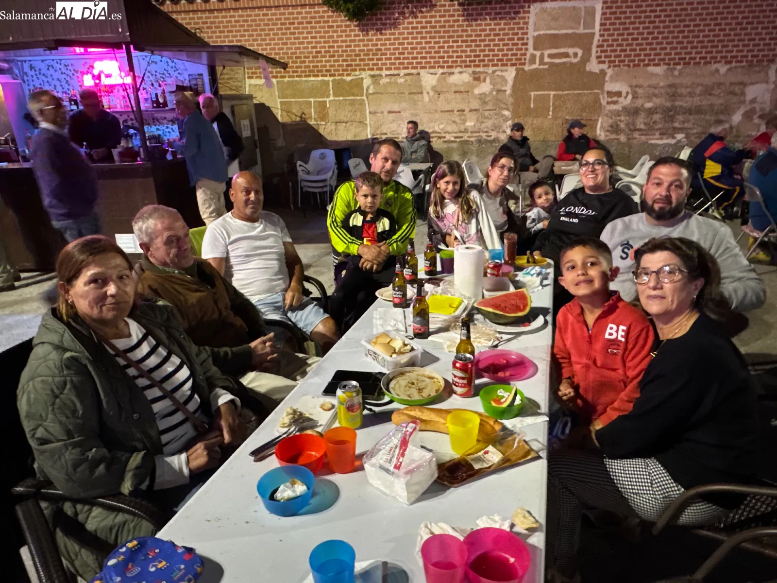 Foto 8 - La tradicional merienda de la vaca re&uacute;ne a Villoria en una multitudinaria despedida de sus fiestas