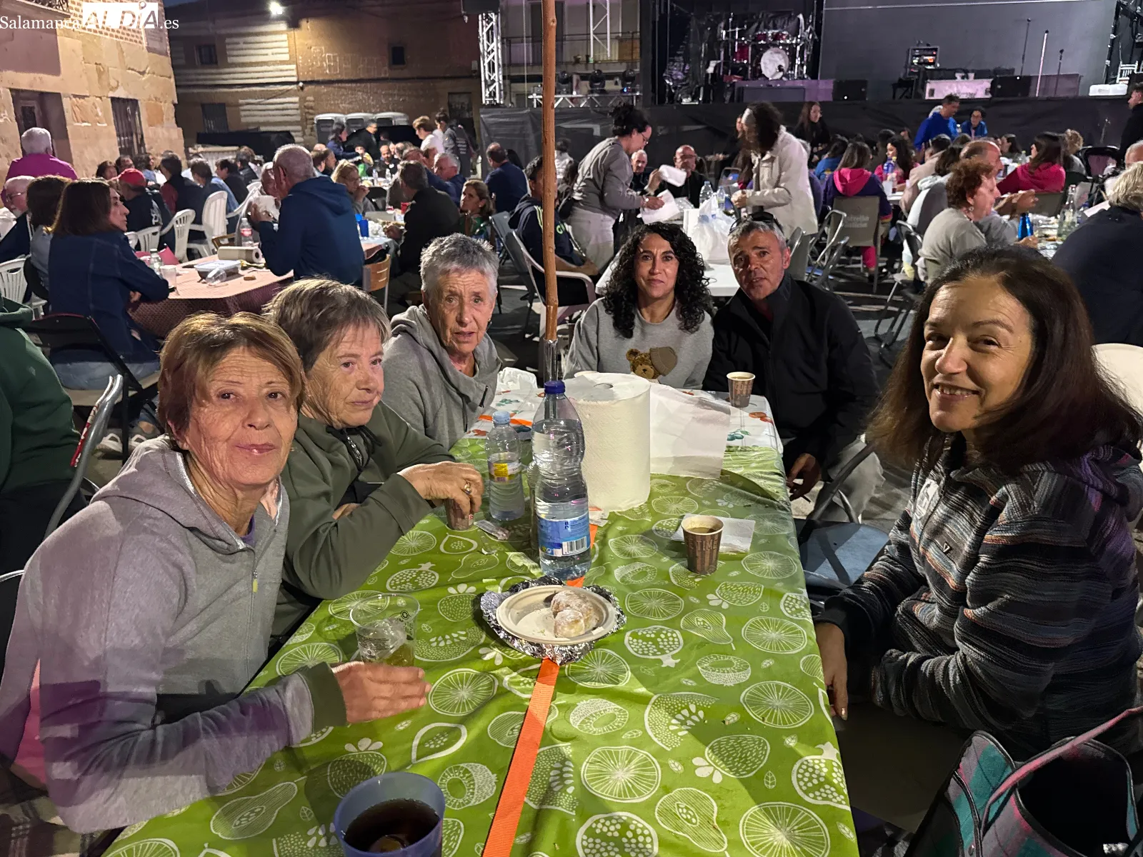 Foto 5 - La tradicional merienda de la vaca re&uacute;ne a Villoria en una multitudinaria despedida de sus fiestas
