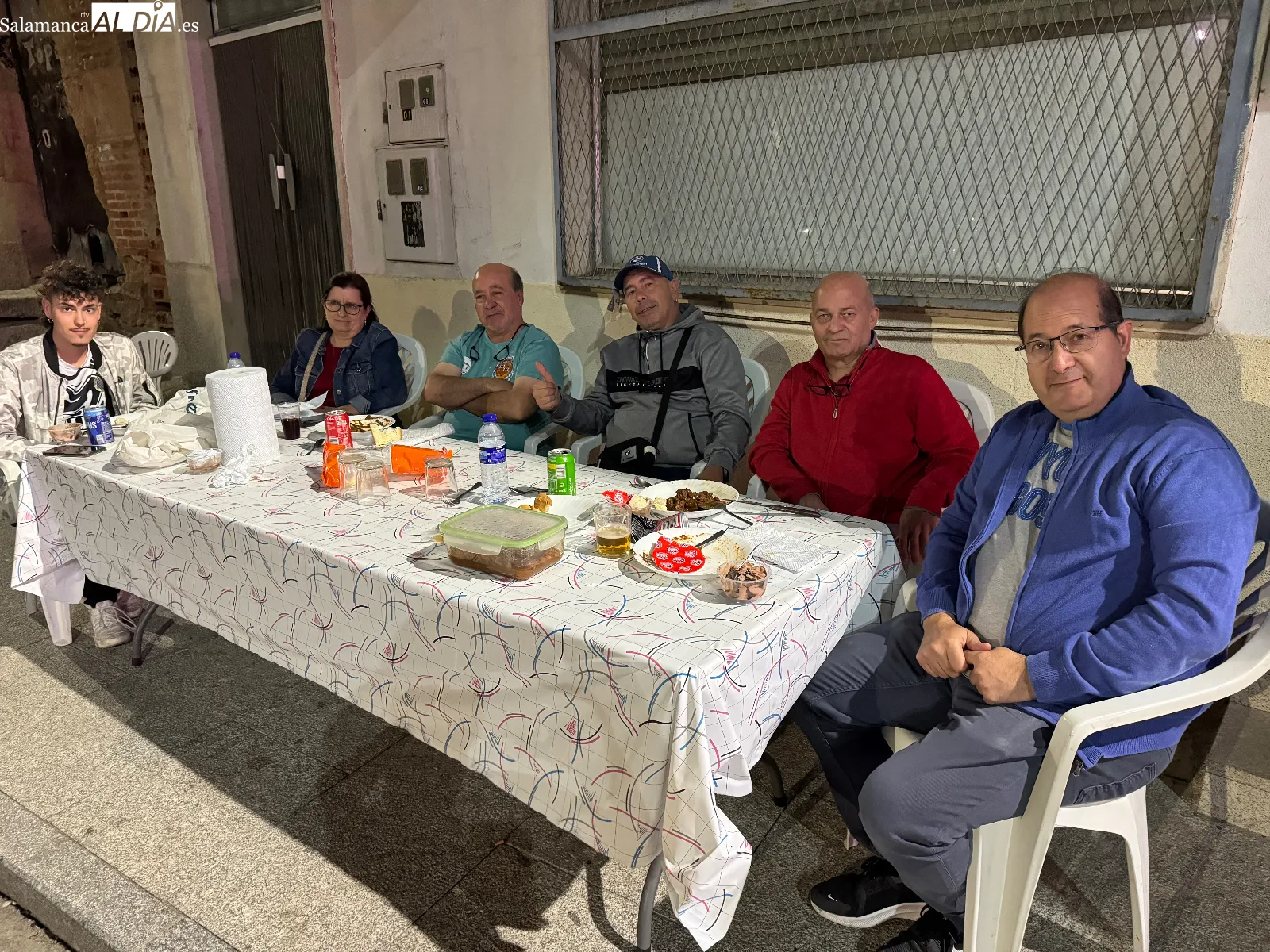 Foto 4 - La tradicional merienda de la vaca re&uacute;ne a Villoria en una multitudinaria despedida de sus fiestas