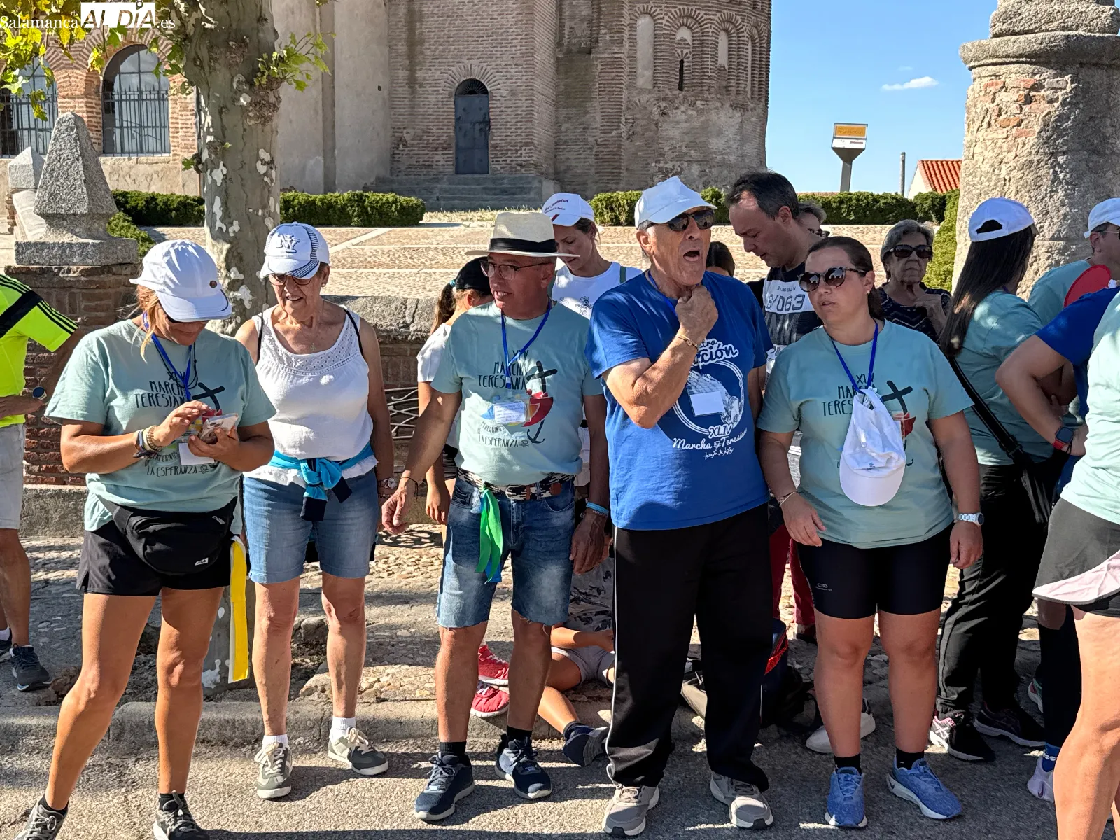 Foto 6 - La tradici&oacute;n de los higos en Aldeaseca: emoci&oacute;n, comuni&oacute;n y bailes entre los peregrinos en la 46&ordm; Marcha Teresiana