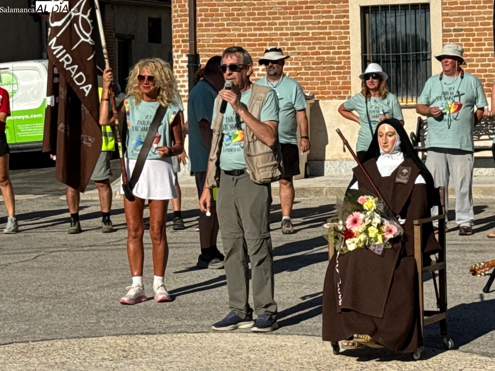 Foto 2 - La tradici&oacute;n de los higos en Aldeaseca: emoci&oacute;n, comuni&oacute;n y bailes entre los peregrinos en la 46&ordm; Marcha Teresiana