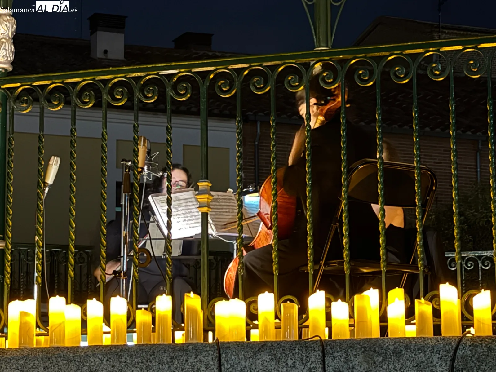 Foto 5 - La Plaza de Espa&ntilde;a se rinde a la m&uacute;sica &lsquo;a la luz de las velas&rsquo;