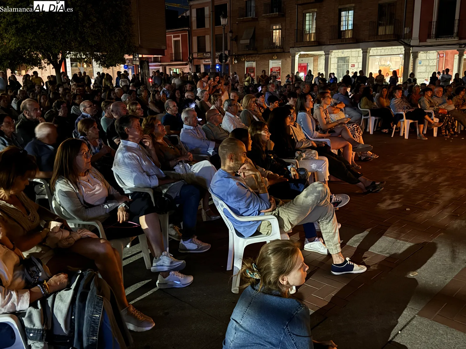 Foto 4 - La Plaza de Espa&ntilde;a se rinde a la m&uacute;sica &lsquo;a la luz de las velas&rsquo;