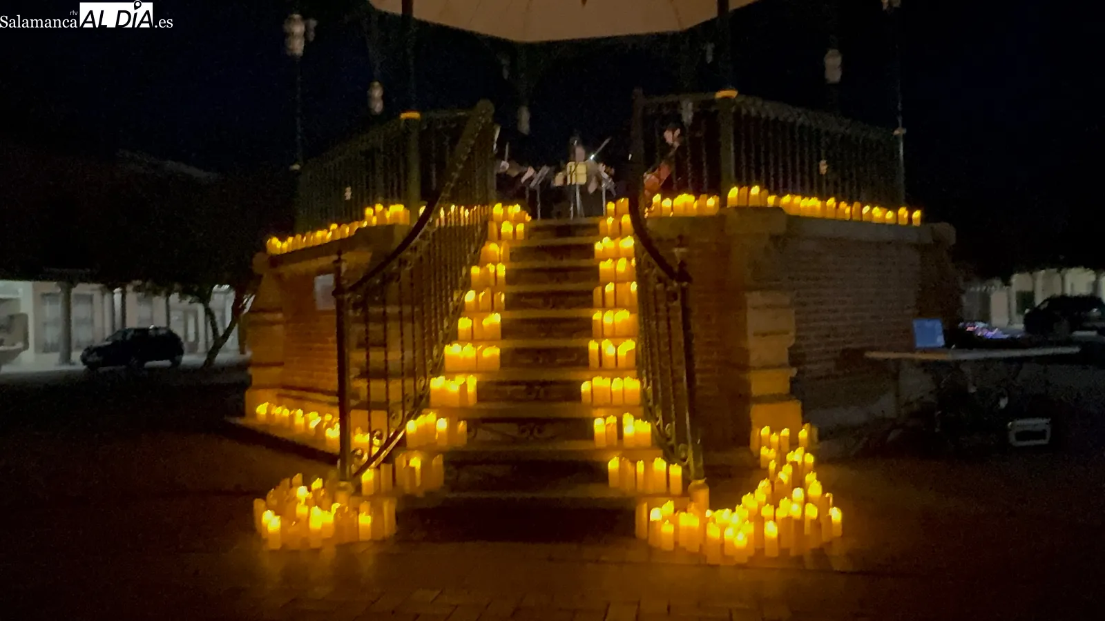 Foto 3 - La Plaza de Espa&ntilde;a se rinde a la m&uacute;sica &lsquo;a la luz de las velas&rsquo;