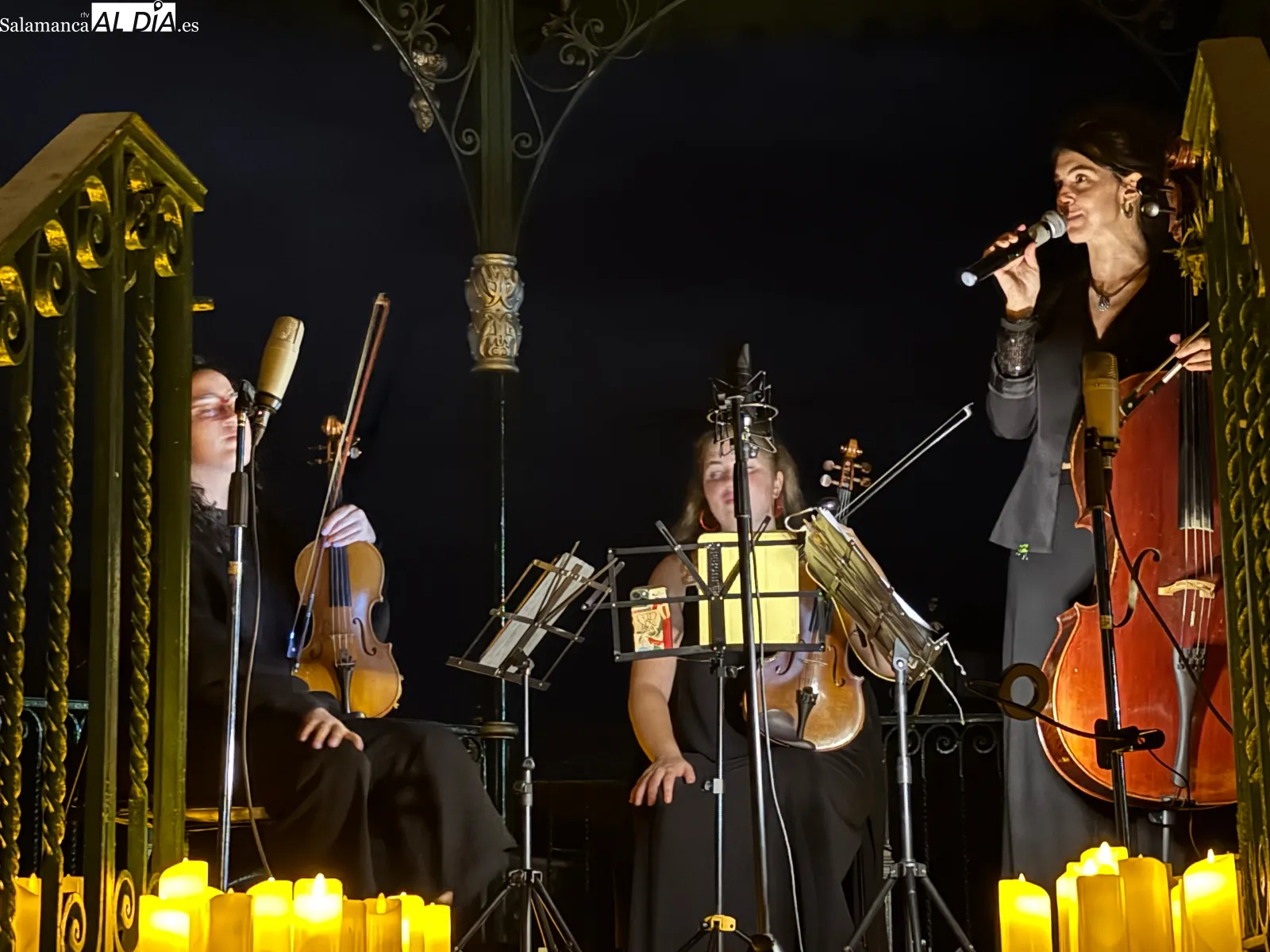 Foto 2 - La Plaza de Espa&ntilde;a se rinde a la m&uacute;sica &lsquo;a la luz de las velas&rsquo;