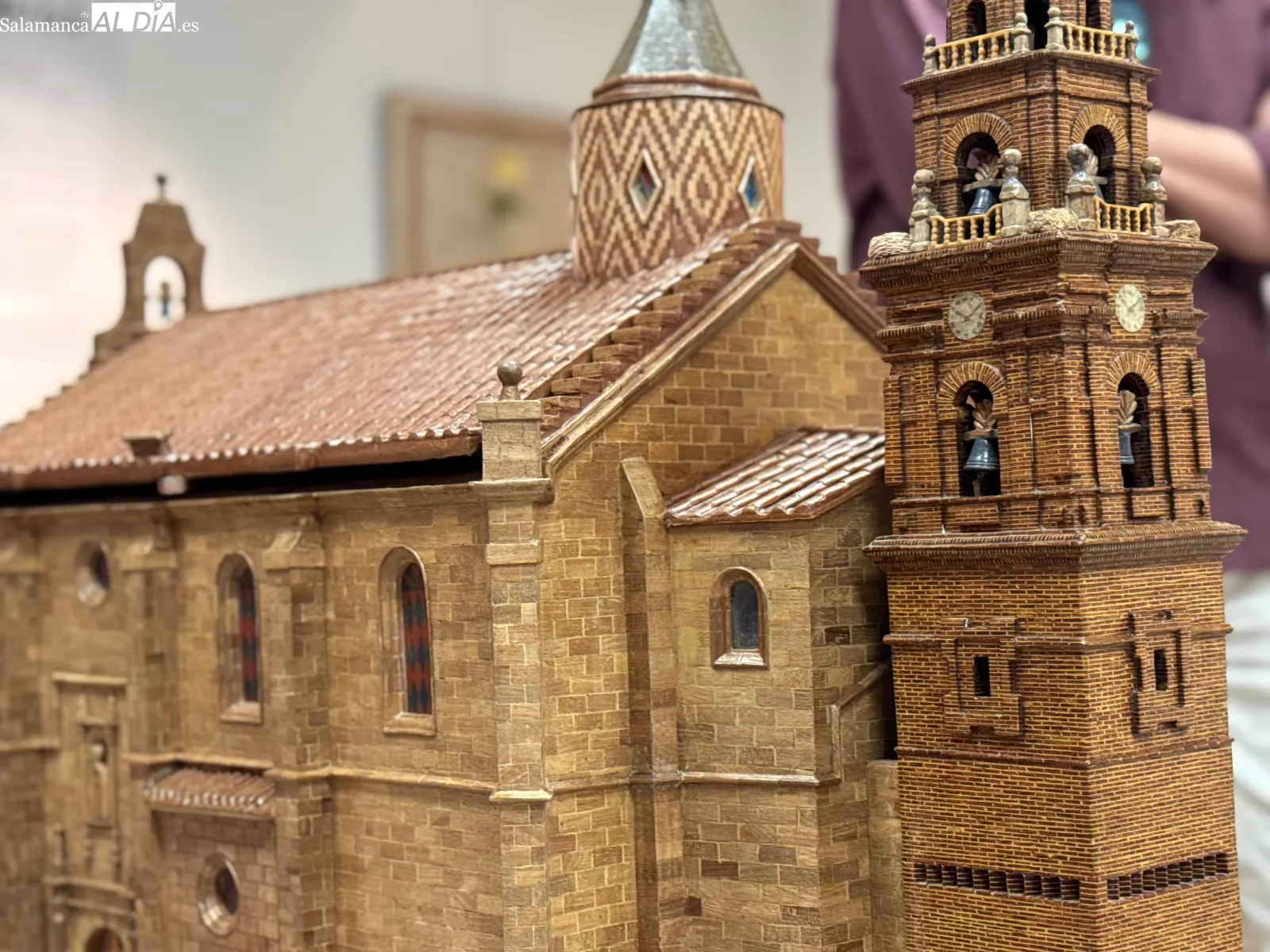 Foto 2 - Juli&aacute;n S&aacute;nchez, veinte a&ntilde;os de ilusi&oacute;n y dedicaci&oacute;n para hacer realidad un sue&ntilde;o: la maqueta de la iglesia parroquial, un legado para Pe&ntilde;aranda