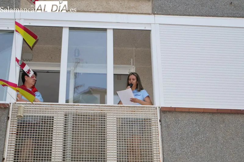 Foto 2 - El Barrio San Miguel abre sus fiestas entre tradici&oacute;n y un emotivo homenaje a Chari S&aacute;nchez